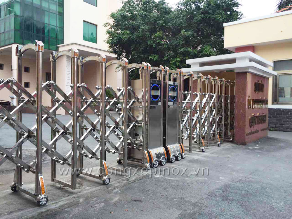 Đầu mô tơ cổng xếp của cổng xếp tại Ủy Ban Nhân Dân Quận Tân Bình
