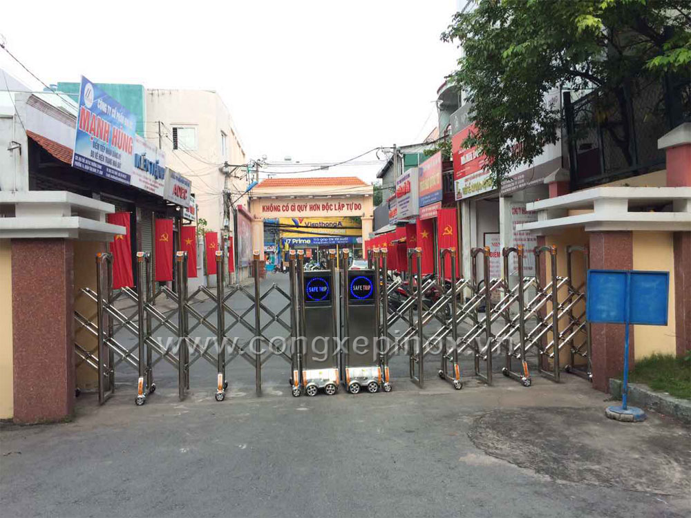 Mẫu cửa cổng xếp inox tại Tân Bình