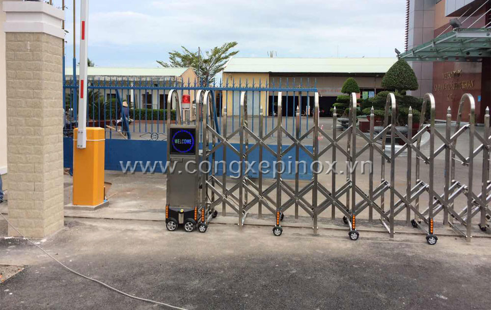 Motor cửa cổng xếp tự động của công trình cửa cổng xếp inox 201 ở Vũng Tàu