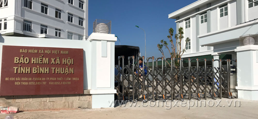 Mẫu cửa cổng xếp tại Bảo Hiểm Xã Hội tỉnh Bình Thuận
