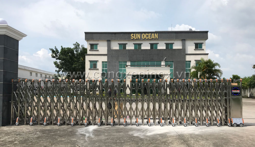 Hoạt động của cửa cổng xếp inox lắp tại công trình Sun Ocean