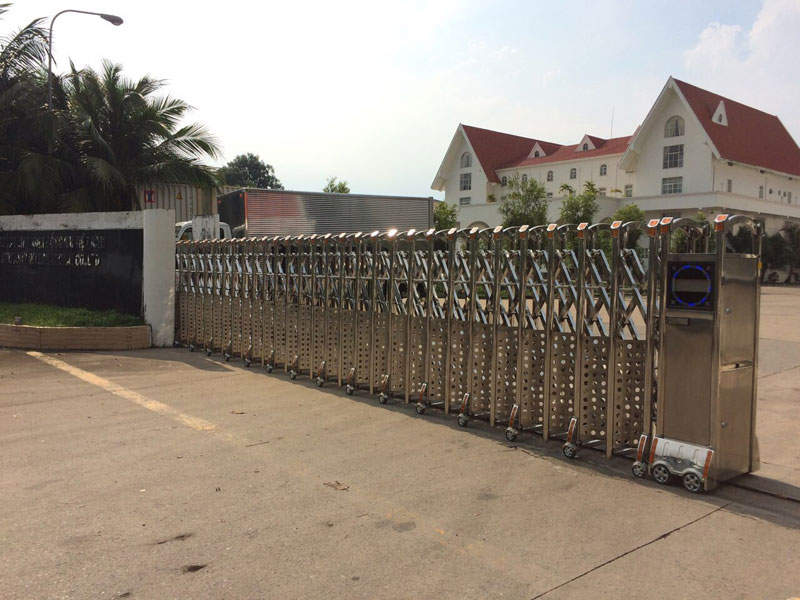Hình ảnh thật tế Công trình lắp đặt cửa cổng xếp inox 304 ở Nhơn Trạch Đồng Nai