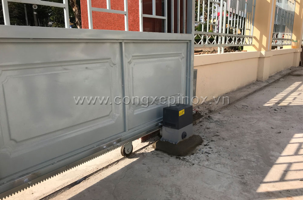 Lắp đặt mô tơ cửa cổng lùa tại chi cục Thuế huyện Bù Đăng