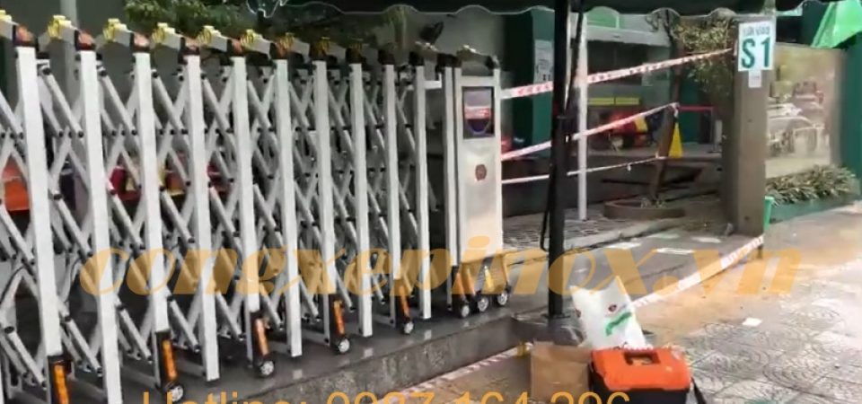 Thi công lắp đặt cổng xếp điện inox cho Bệnh viện Hoàn Mỹ – Đà Nẵng